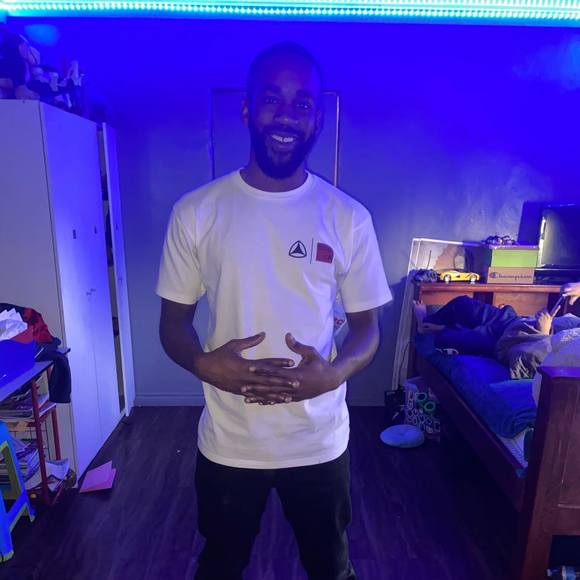 Meet your Posher, Carlos - Picture 1 of 1